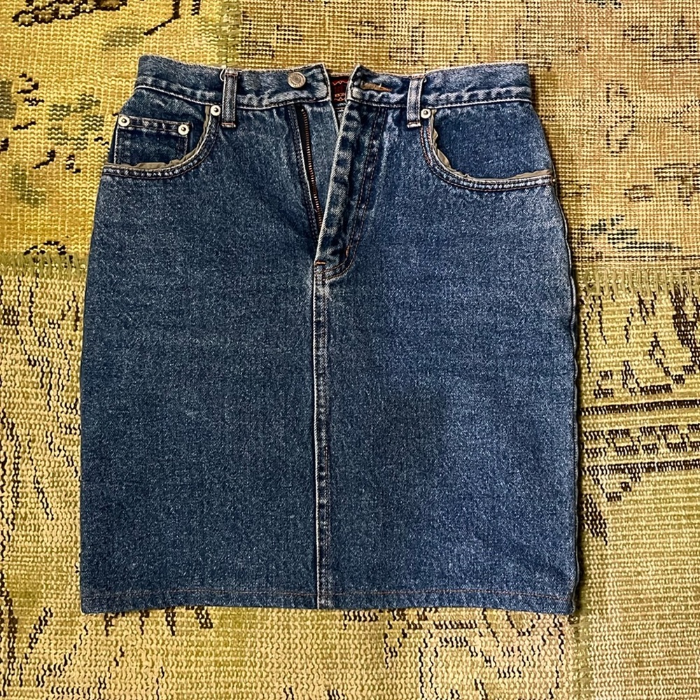 VINTAGE. Jordache denim mini pencil skirt.